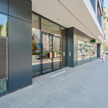 Nowoczesny Z Balkonem I Parkingiem W Centrum Wroclawia By Renters * ヴロツワフ