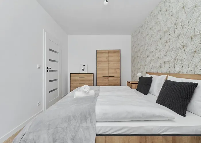 Nowoczesny Z Balkonem I Parkingiem W Centrum Wroclawia By Renters アパート