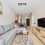 Nowoczesny Z Balkonem I Parkingiem W Centrum Wroclawia By Renters Apartment *