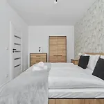Nowoczesny Z Balkonem I Parkingiem W Centrum Wroclawia By Renters Apartment