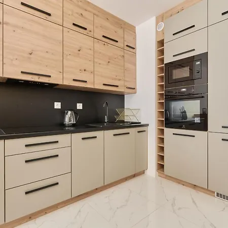 Nowoczesny Z Balkonem I Parkingiem W Centrum Wroclawia By Renters 公寓 *