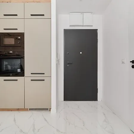 Nowoczesny Z Balkonem I Parkingiem W Centrum Wroclawia By Renters Apartment *