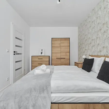 Nowoczesny Z Balkonem I Parkingiem W Centrum Wroclawia By Renters 公寓