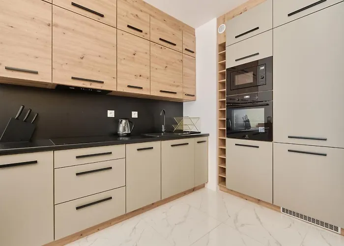 Nowoczesny Z Balkonem I Parkingiem W Centrum Wroclawia By Renters Apartment *